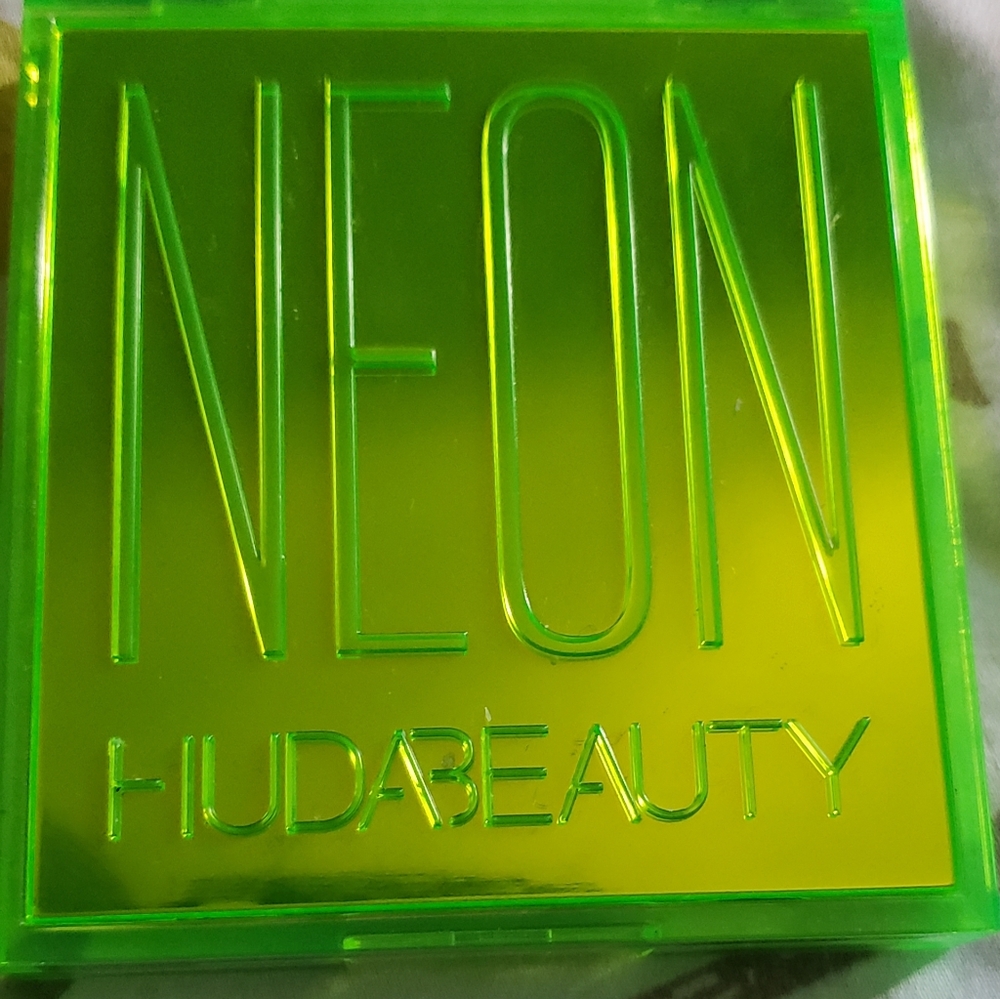 Huda Beauty palette